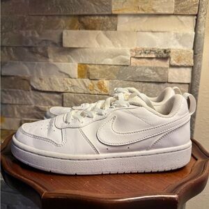 Yth 4.5 Nike Low Dunk White Lace Up Sneakers Shoes EUC